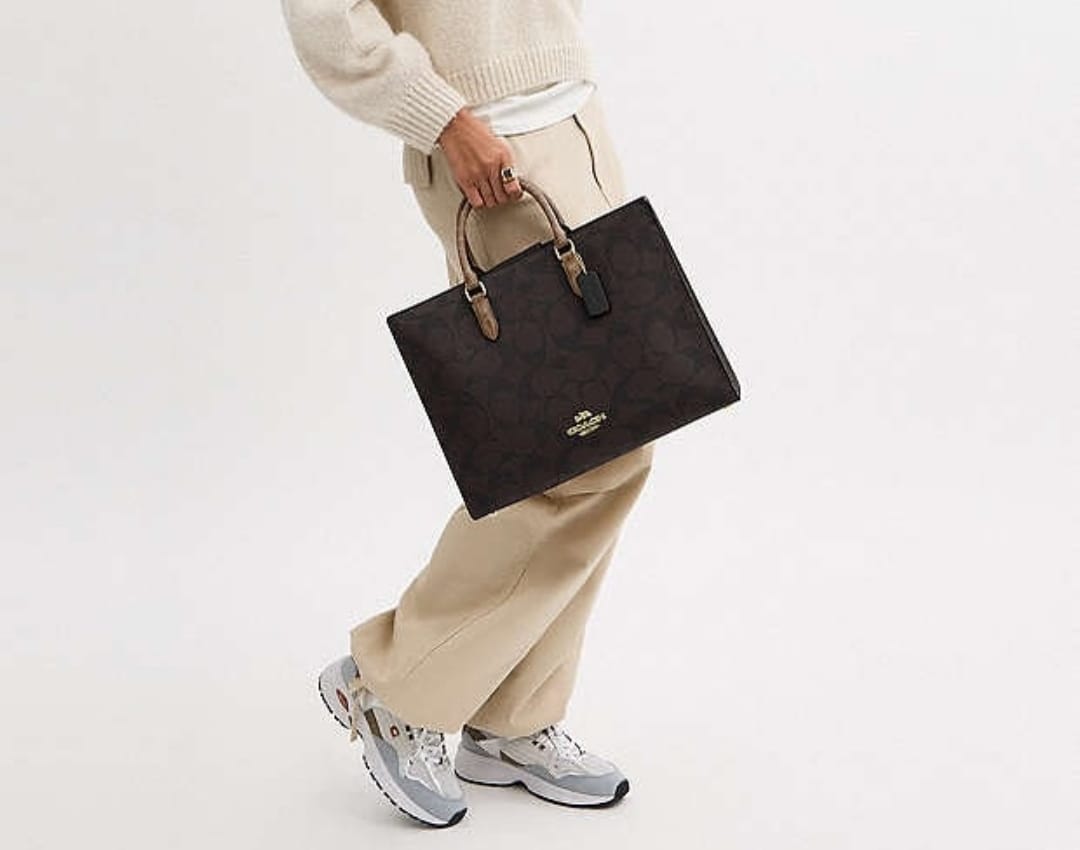 Maggie Tote Bag In Blocked Signature Canvas