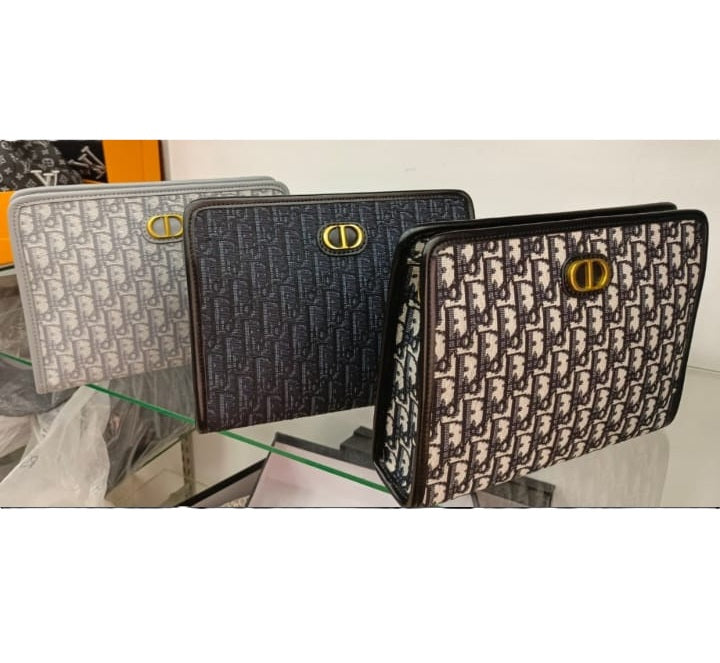 30 Montaigne Dea Pouch