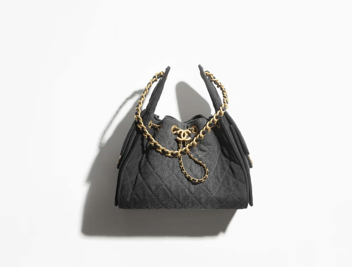Spring-Summer 2025   CHANEL 25 Small Handbag