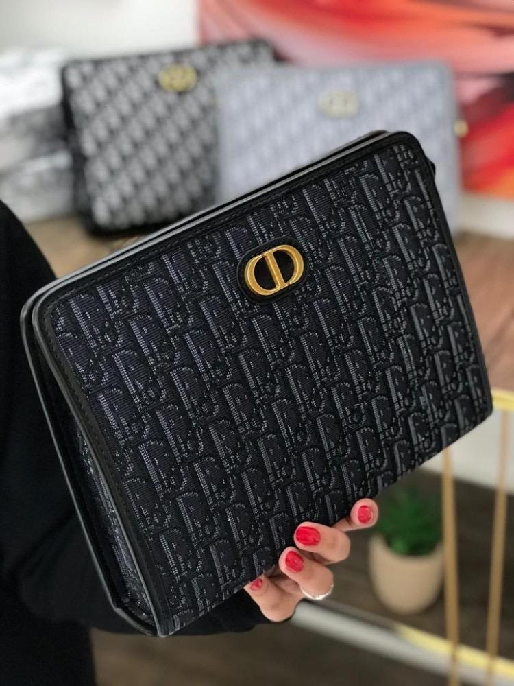 30 Montaigne Dea Pouch