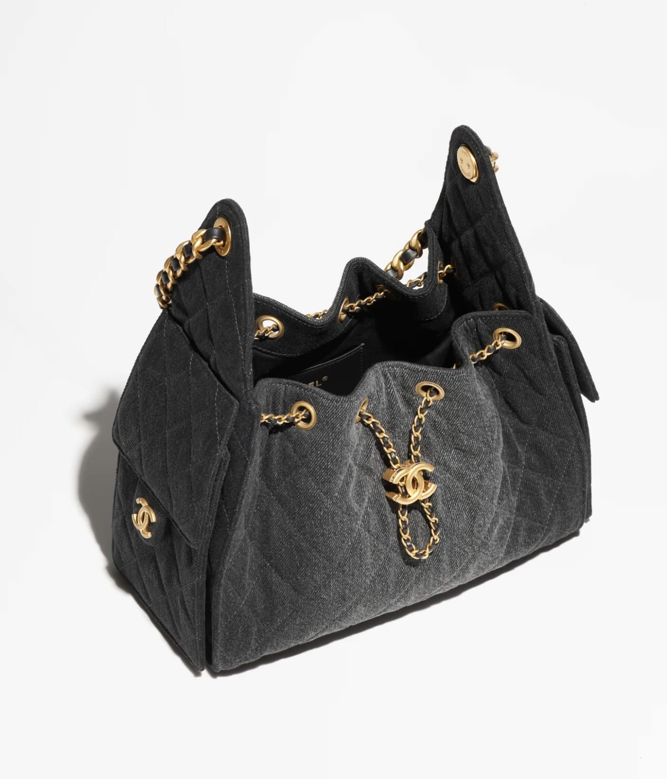 Spring-Summer 2025   CHANEL 25 Small Handbag
